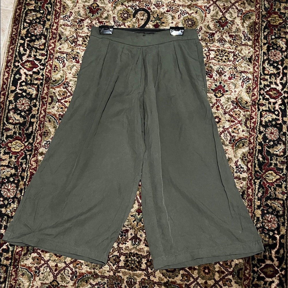 LOFT Petites Olive Green Wide-Leg Capris Culottes Size XSP